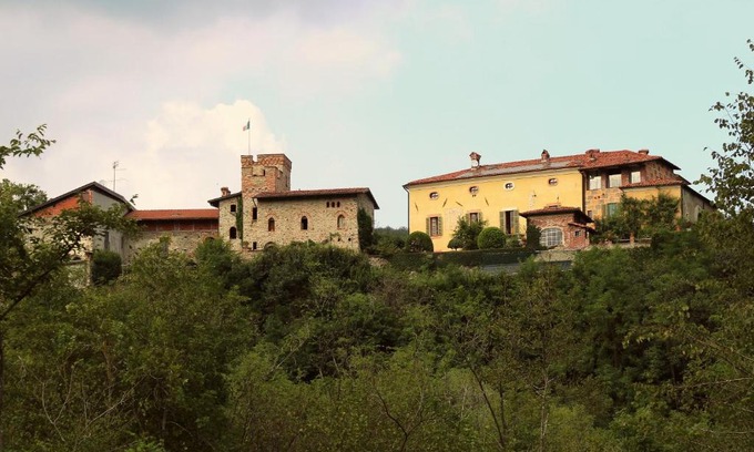 Strambinello Bed & Breakfast | Castello Di Strambinello