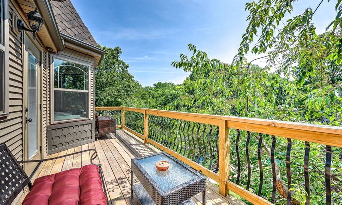 Downtown House | Castle by the Square - 5 minute walk to downtown Bentonville!