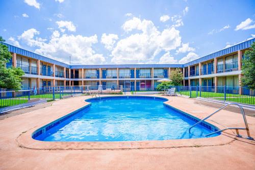 Lawton Hotel | Castle inn & suites by OYO Lawton
