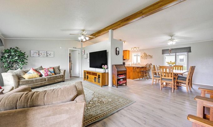 Castle Rock House | Castle Rock Home Near Cowlitz River, Dogs Welcome!