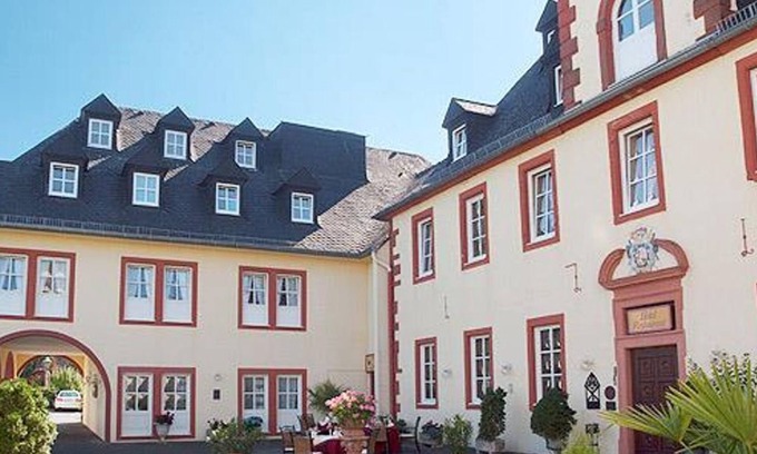 Daun House | Castle room - Double room with shower/WC - Romantik Schloss Hotel Kurfürstliches