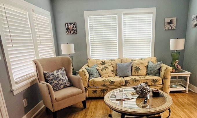 St. Petersburg - Clearwater House | Casual, fully stocked house in mixed use neighborhood in St Pete