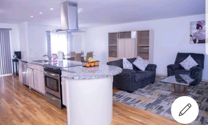 Aurora House | Casual home in peaceful neighborhood
