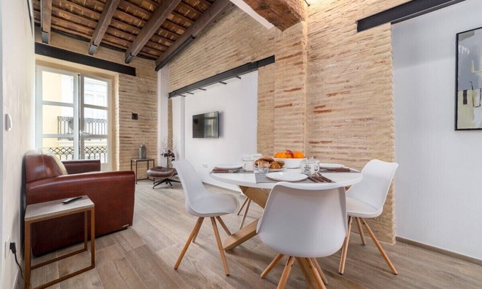 La Seu Apartment | CATHEDRAL LUXURY 2BR, 2BA, BALCONIES, AC, Wifi