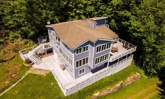 Bovina Center House | Catskills Mountain Retreat – Summer Stay with Scenic Views
