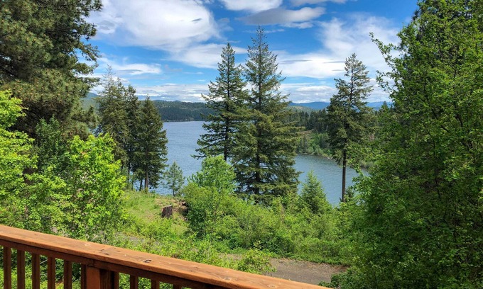 Worley Cottage | Cave Bay Vacation Rental w/Game Room!