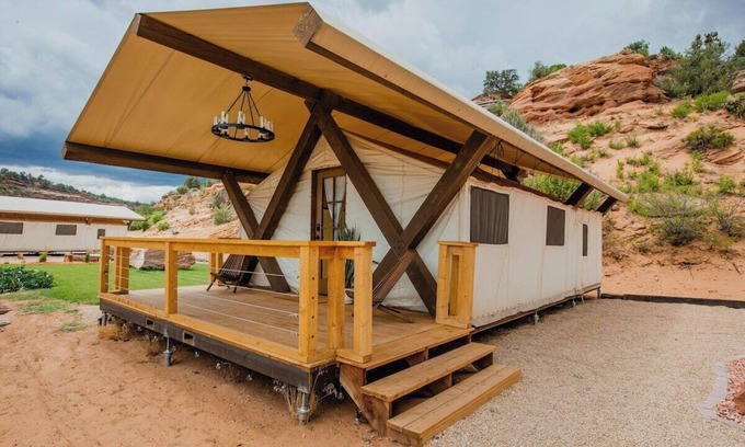 Kanab Cabin | Cave Lakes Canvas Cabin Suite with Soaker tub #2