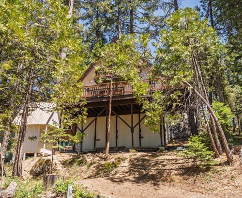 West Village House | Cavu Cabin - A Classic Mountainside Escape