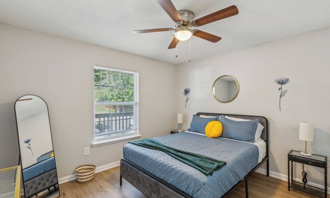 Westover Apartment | CB 3504-102 Fayetteville Oasis I Modern, Comfy