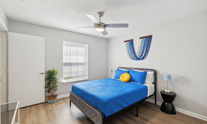 Westover Apartment | CB 3504-103 Fayetteville Oasis I Modern, Comfy