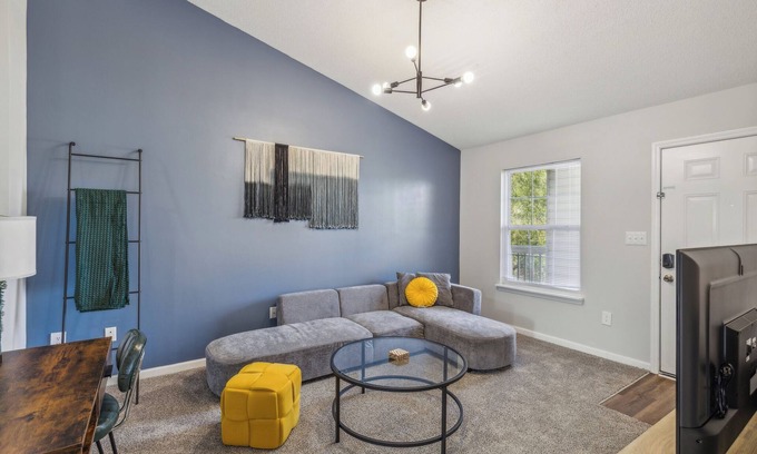 Westover Apartment | CB 3508-301 Fayetteville Oasis I Modern, Comfy