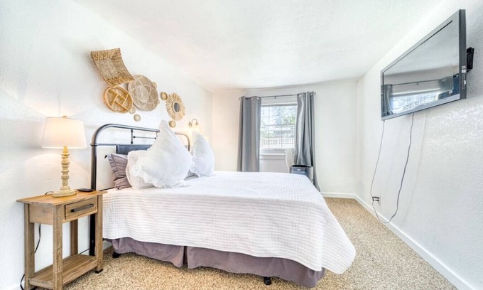 Garden District Condo | CDA Loft & Rooftop Near the Action