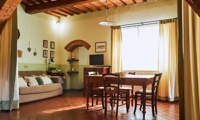 Montepulciano Apartment | Cedar Apartment with a view