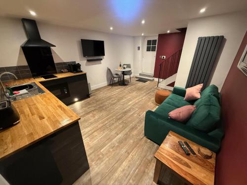 Nantwich Apartment | Cedar Barn - Nantwich, with Hot Tub