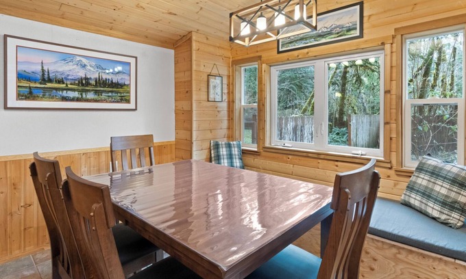Ashford Cabin | Cedar Cabin at Rainier Entrance w/Hot Tub and Cinema