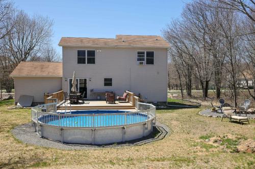 Albrightsville House | Cedar Cove Retreat Pool BBQ Game Room