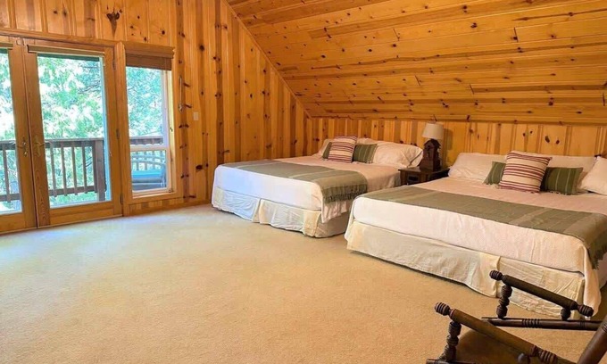 Twain Harte House | Cedar Cove Retreat – Spacious Cabin w/Lake Access & Multiple Living Areas in Tw
