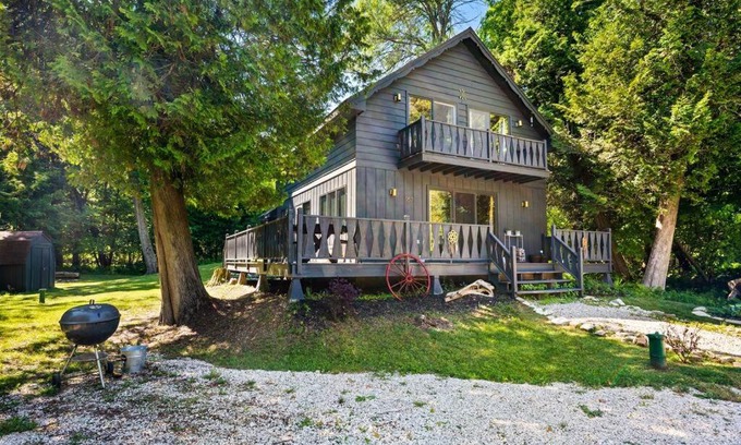 Algoma House | Cedar Downs Cabin S Door CTY