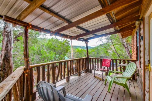 Davis Apartment | Cedar Falls Cabins #6 Hillside with Views!