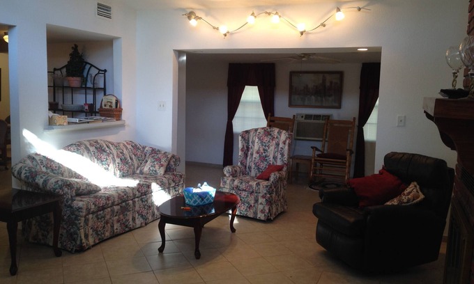 DeLand House | Cedar House Close to Beach, Attractions, Stetson Univ, Sky Dive Deland, fishing