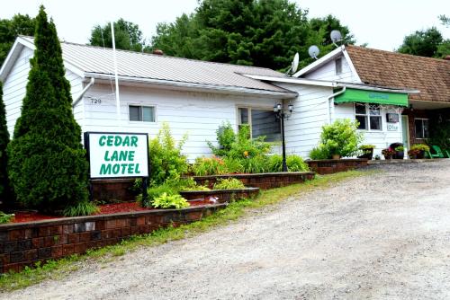 Bracebridge Hotel | Cedar Lane Motel