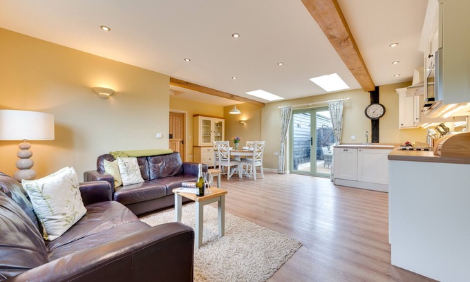 Foxley House | Cedar Lodge - Two Bedroom House, Sleeps 4