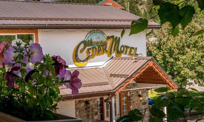 East Kootenay Hotel | Cedar Motel