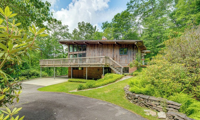 Brevard Cabin | Cedar Mountain Cabin, 2 Mi to DuPont State Forest!