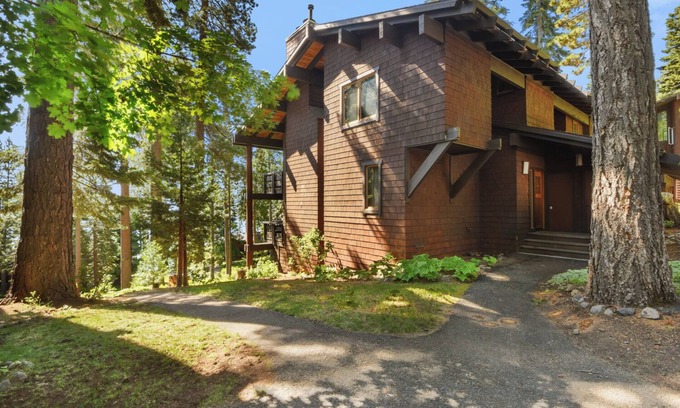Tahoe Woods Condo | Cedar Point Condo with Buoy & Pool
