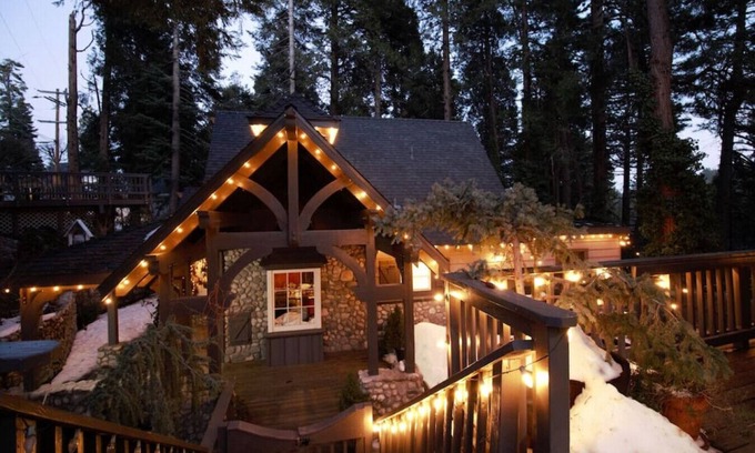 Twin Peaks Ski Chalet | Cedar Snow Cottage in Alps of Lake Arrowhead