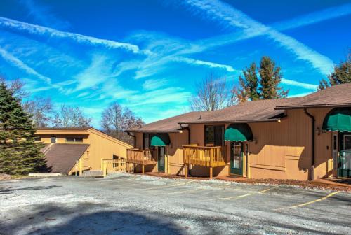Beech Mountain Apartment | Cedar Village Condominiums