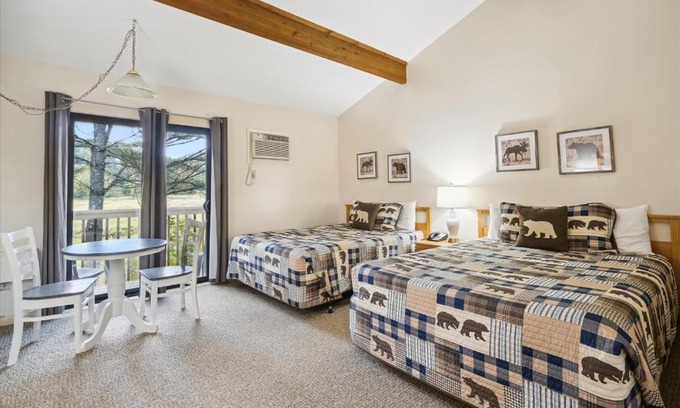 West Bridgewater Hotel | Cedarbrook Deluxe Two Bedroom Suite with outdoor heated pool 21202