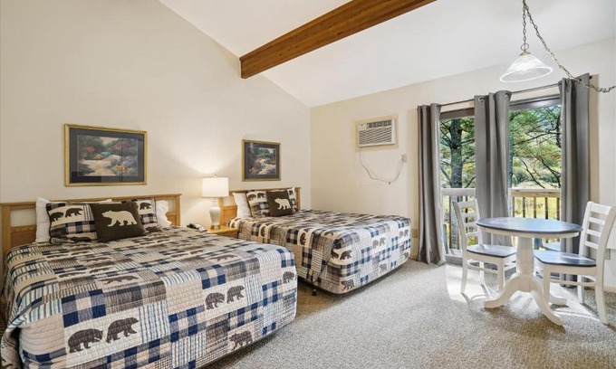 West Bridgewater Hotel | Cedarbrook Standard Hotel Room 204
