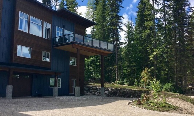 Golden House | Cedars Hideout at Kicking Horse Mountain Resort