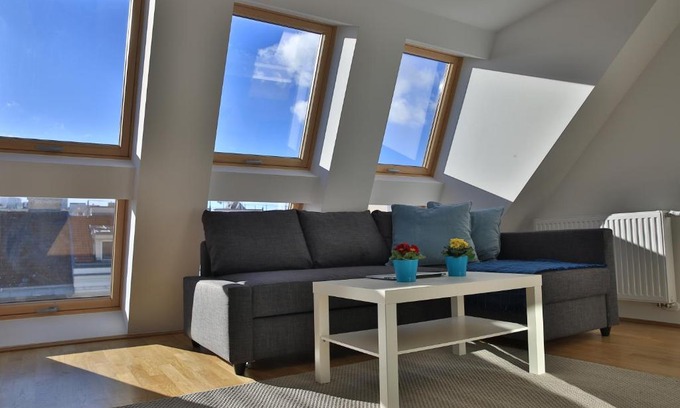 Favoriten Apartment | Celestial Living l DG2'12