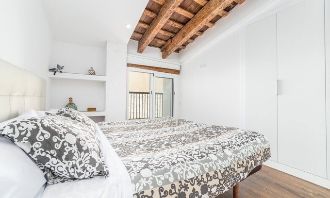 La Seu Apartment | CENTER-2BR, 2BA-ATTIC-TERRACE,VIEW, WI-FI, A/C