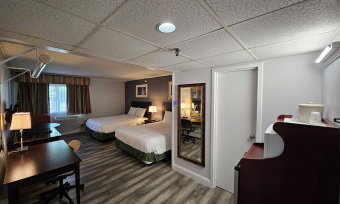 Auburn Hotel | Center Street Value Inn