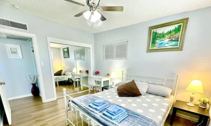 Chinatown Apartment | Center Vegas Bedroom L