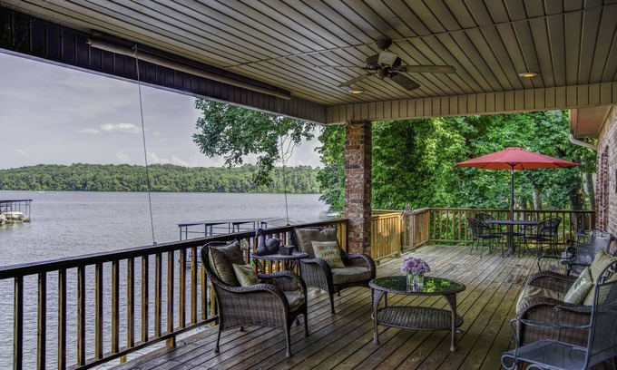 Lakeland House | Centrally Located Lake House with a Secluded Feel Boat Slip Included