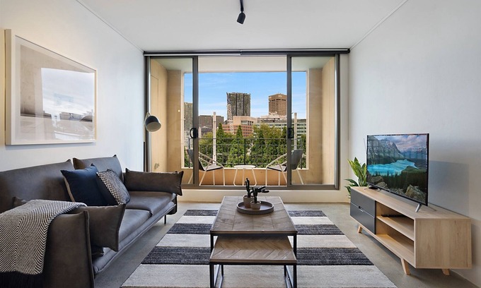 Surry Hills Apartment | Central 1-Bedroom Apartment with City Views