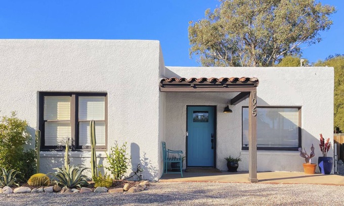 Miramonte House | Central 1940s Bungalow Gem Mins to Downtown & UofA