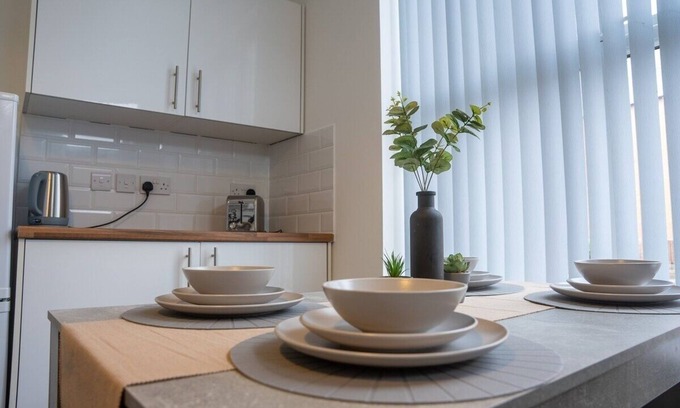 Kettering House | Central 2-Bedroom Home with Wifi in Kettering