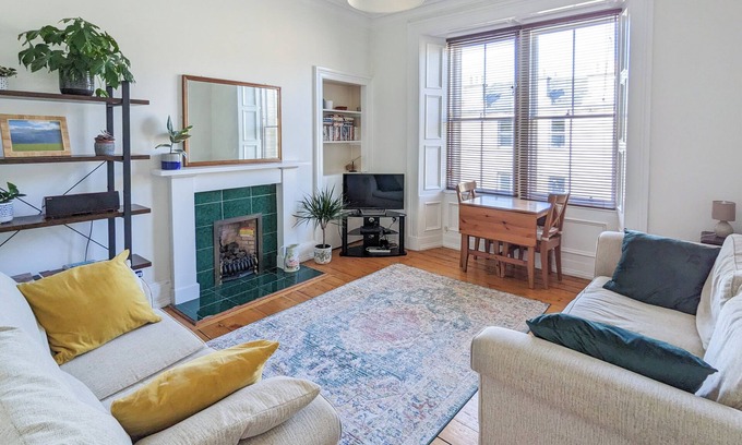 West End Apartment | Central 2-bedroom Traditional Apartment