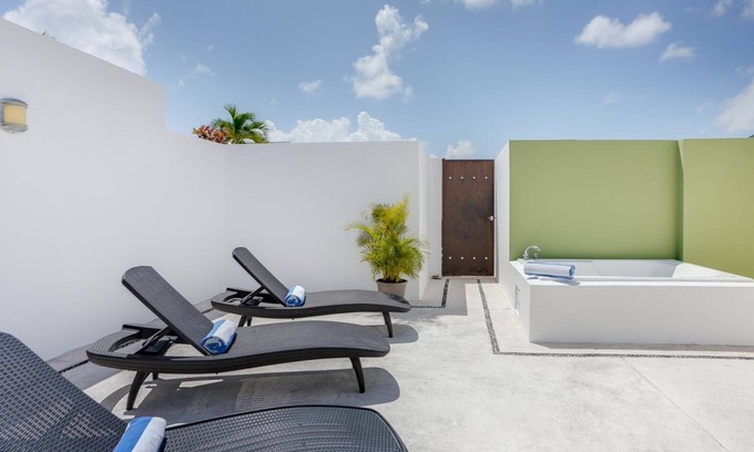 Zazil-ha Condo | Central 2BR, 1 Block to Beach, Large Private Roof, Pool, Parking, Rooftop Pool
