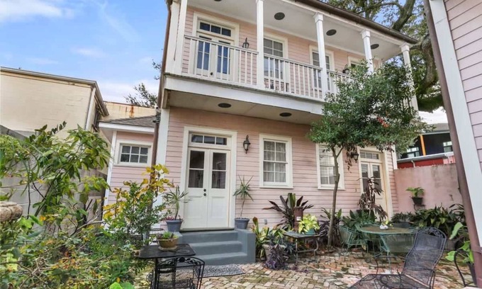 Faubourg Lafayette House | Central 2BR/2BA | Courtyard | Two Private Spaces
