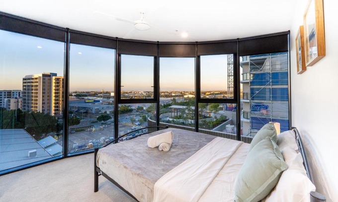 Eagle Farm Apartment | Central 2BR-2BA Resort-Style Retreat In Hamilton - H20705