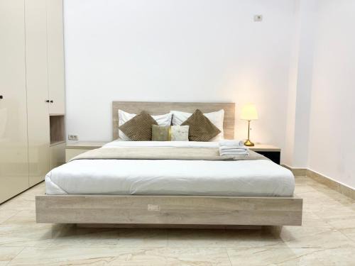 Sector 5 Apartment | Central Adress AD25