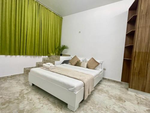 Sector 5 Apartment | Central Adress CD12