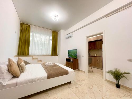 Sector 5 Apartment | Central Adress CD22