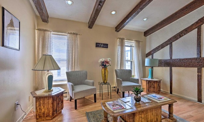Mansion Area Apartment | Central Albany Apartment Walk to State Capitol!